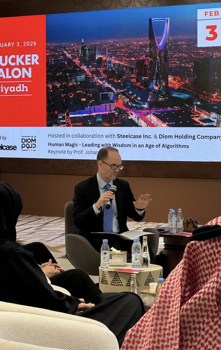 Johan Roos delivering a Human Magic keynote at the Drucker Salon in Riyadh.