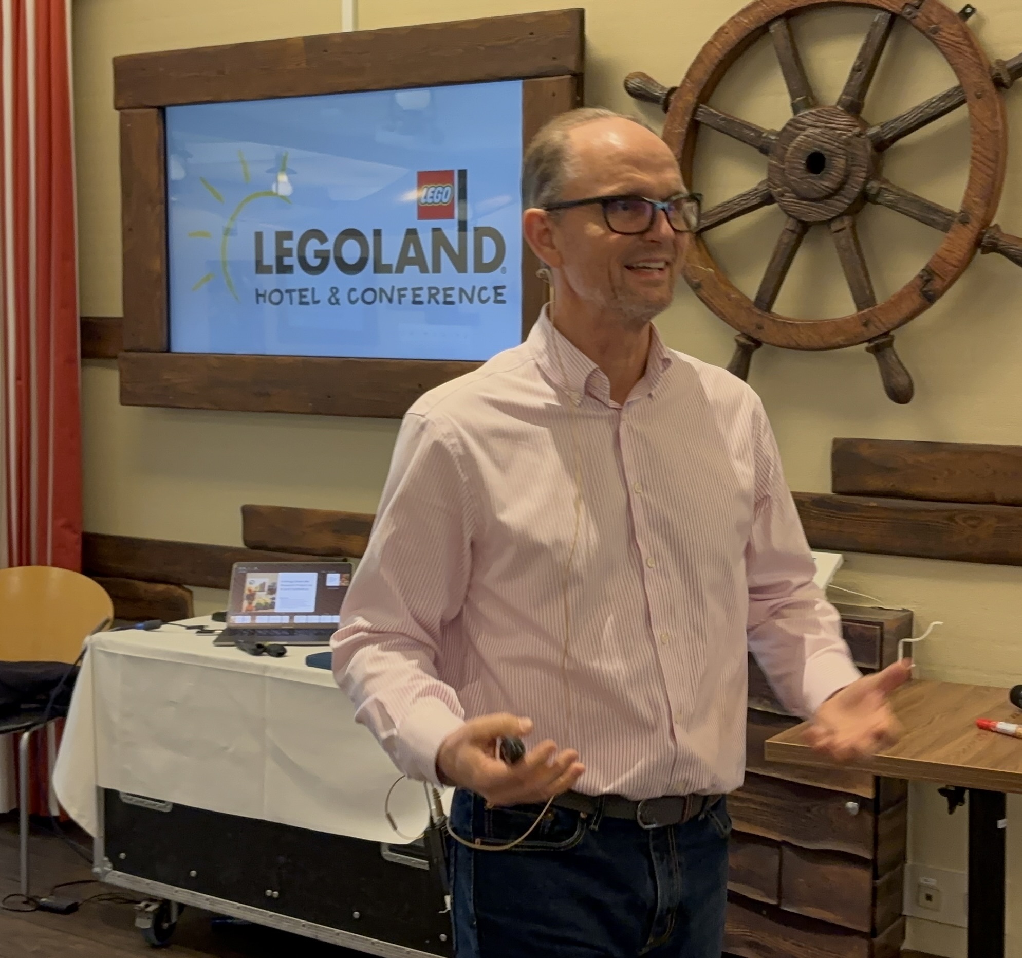 Johan Roos speaking at the LEGOLAND Hotel & Conference.